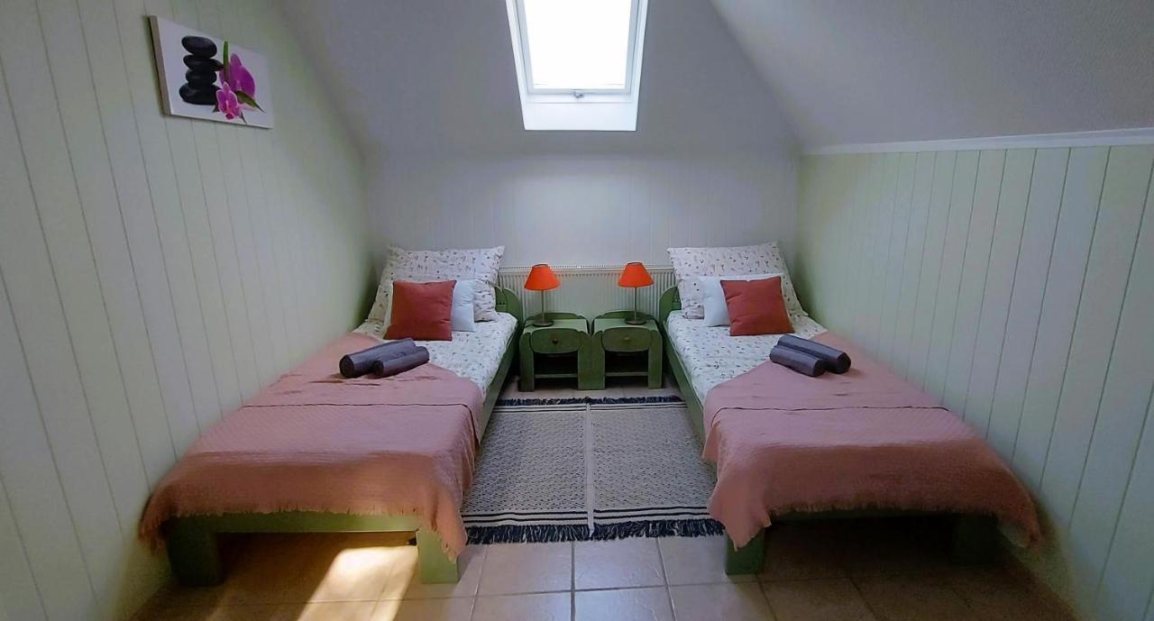 Jokai Vendeghaz Apartment