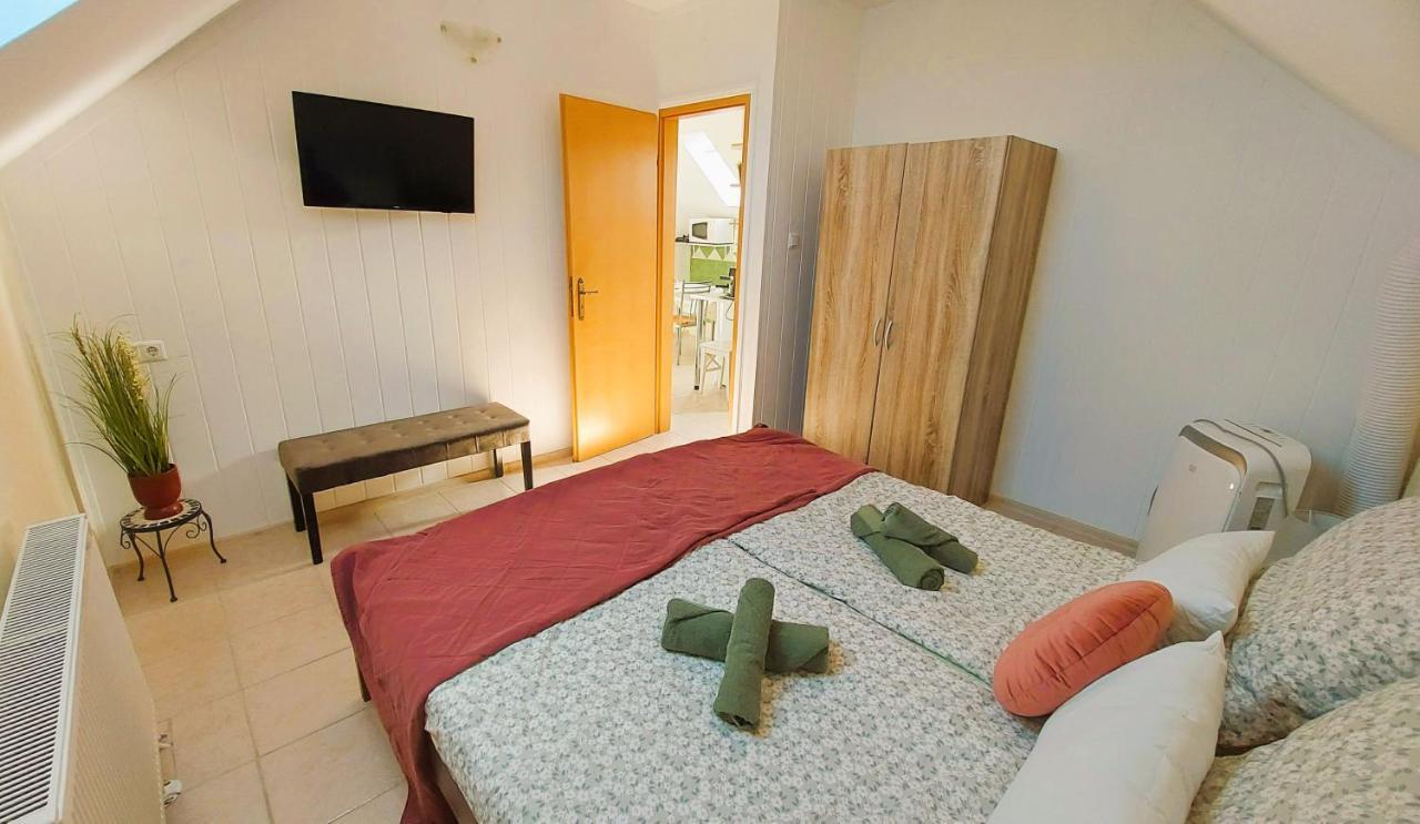 Jokai Vendeghaz Apartment